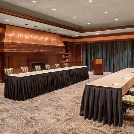 Sheraton Suites Akron Кайахога-Фолс Экстерьер фото