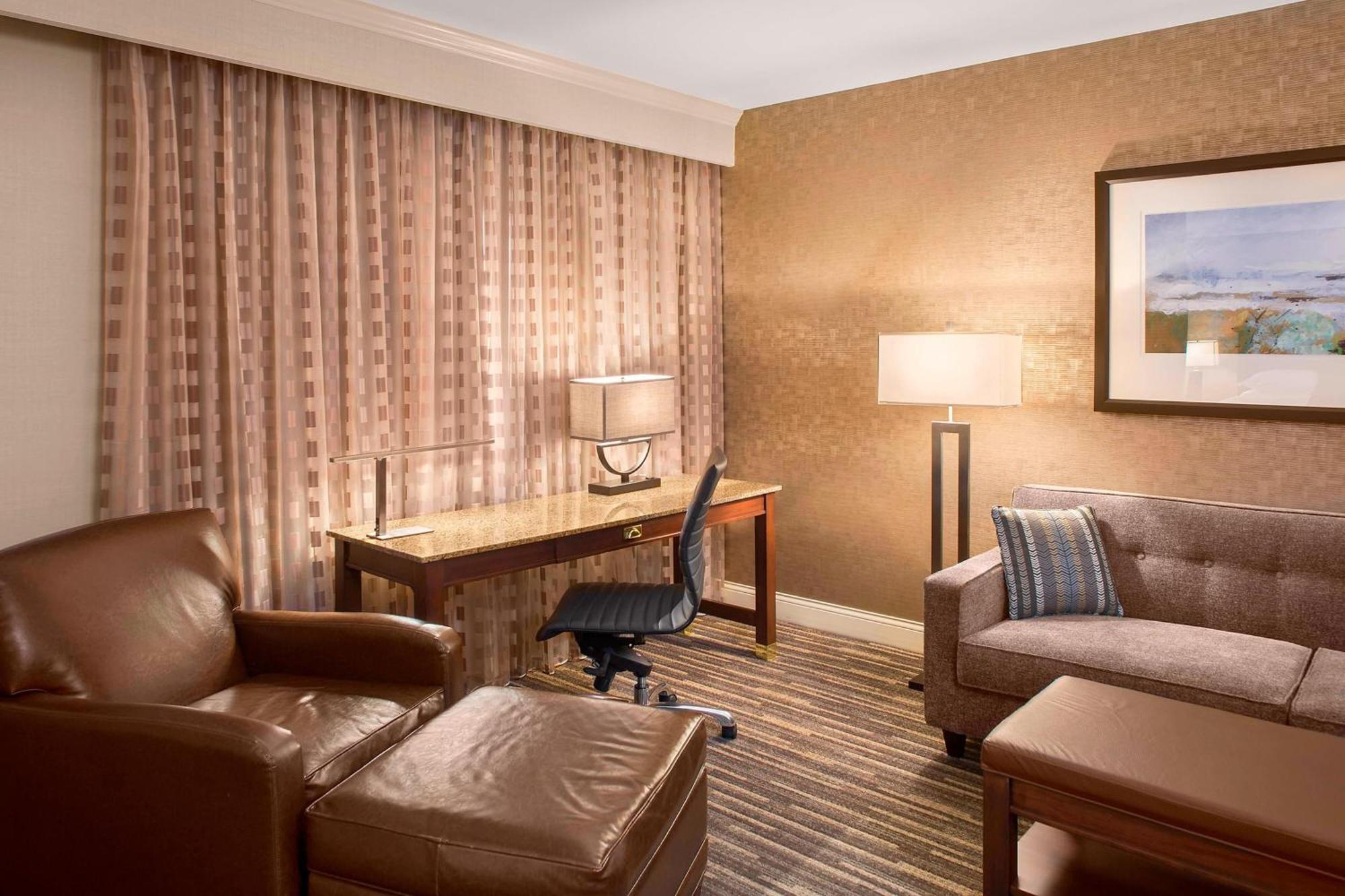 Sheraton Suites Akron Кайахога-Фолс Экстерьер фото