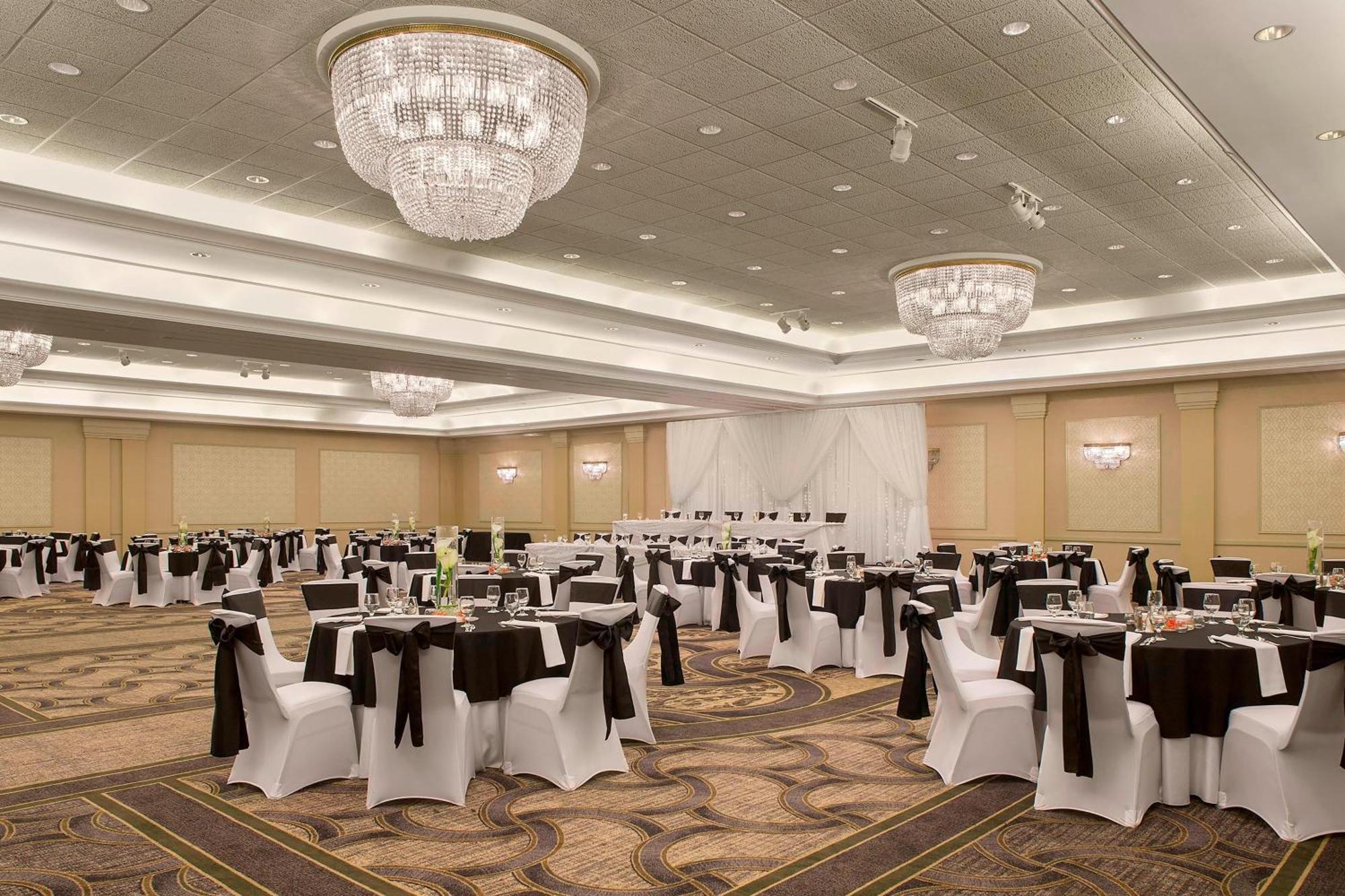 Sheraton Suites Akron Кайахога-Фолс Экстерьер фото
