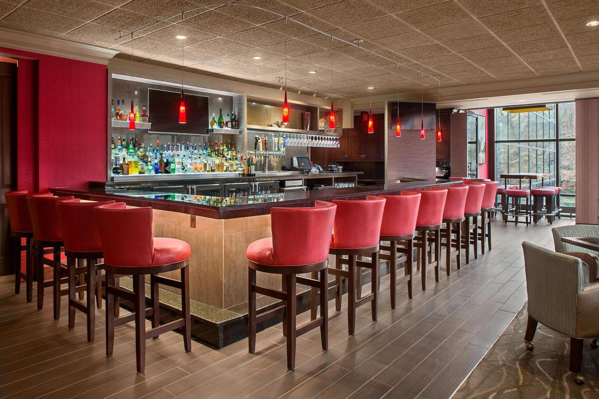 Sheraton Suites Akron Кайахога-Фолс Экстерьер фото