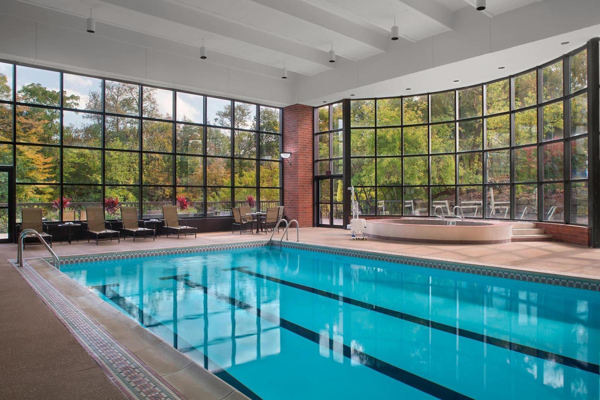 Sheraton Suites Akron Кайахога-Фолс Экстерьер фото