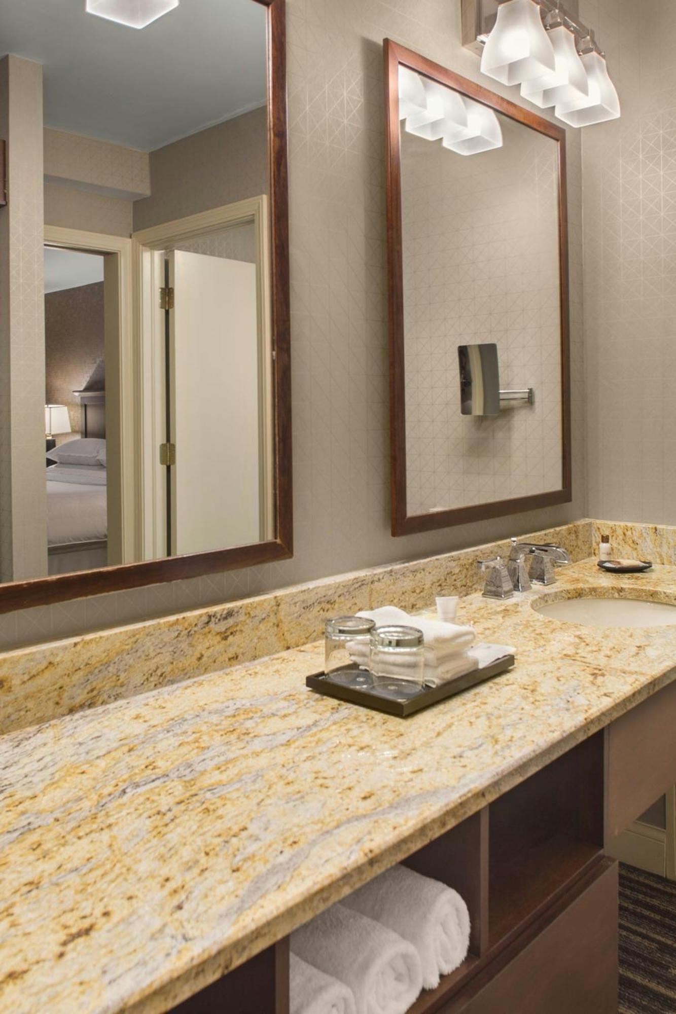 Sheraton Suites Akron Кайахога-Фолс Экстерьер фото